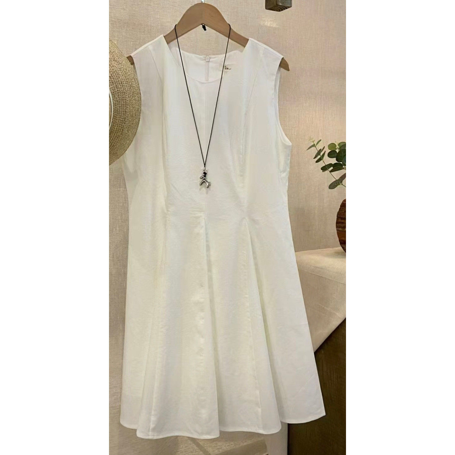 2026年夏季新款A版无袖收腰显瘦女士短款连衣裙