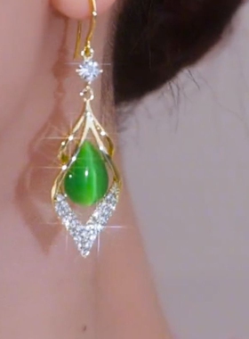 爆款耳环2024年新款高档耳钩绿色猫眼石菱形耳环小众轻奢设计耳环