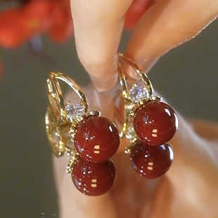 法式轻奢高级感红色珍珠耳环女时尚设计锆石耳扣精致优雅大气耳饰