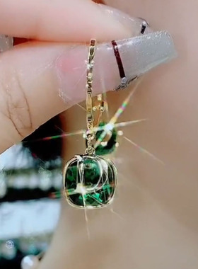 轻奢绿色宝石2022年新款潮小众设计感D字母耳环女925银针耳坠耳圈