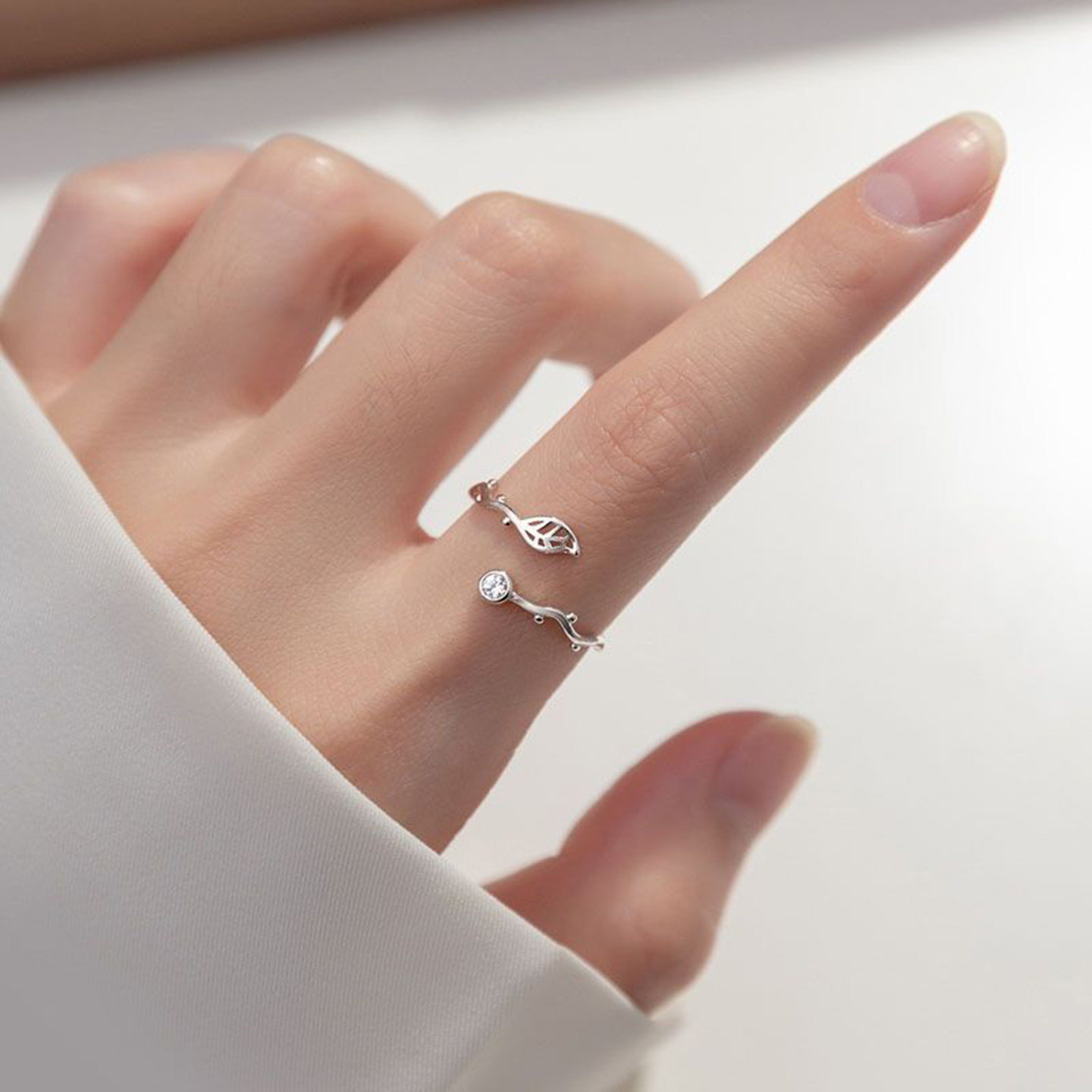 闪钻叶子戒指女气质小众设计时尚个性食指戒轻奢开口可调节指环