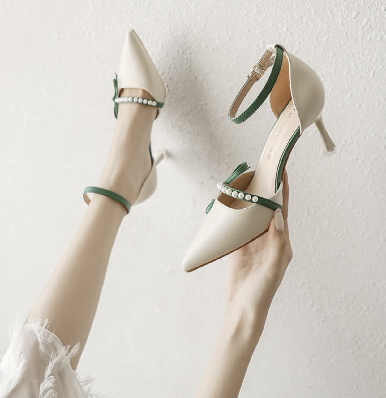 一字扣带高跟凉鞋女细跟2022年夏季少女配裙子珍珠尖头气质单鞋子