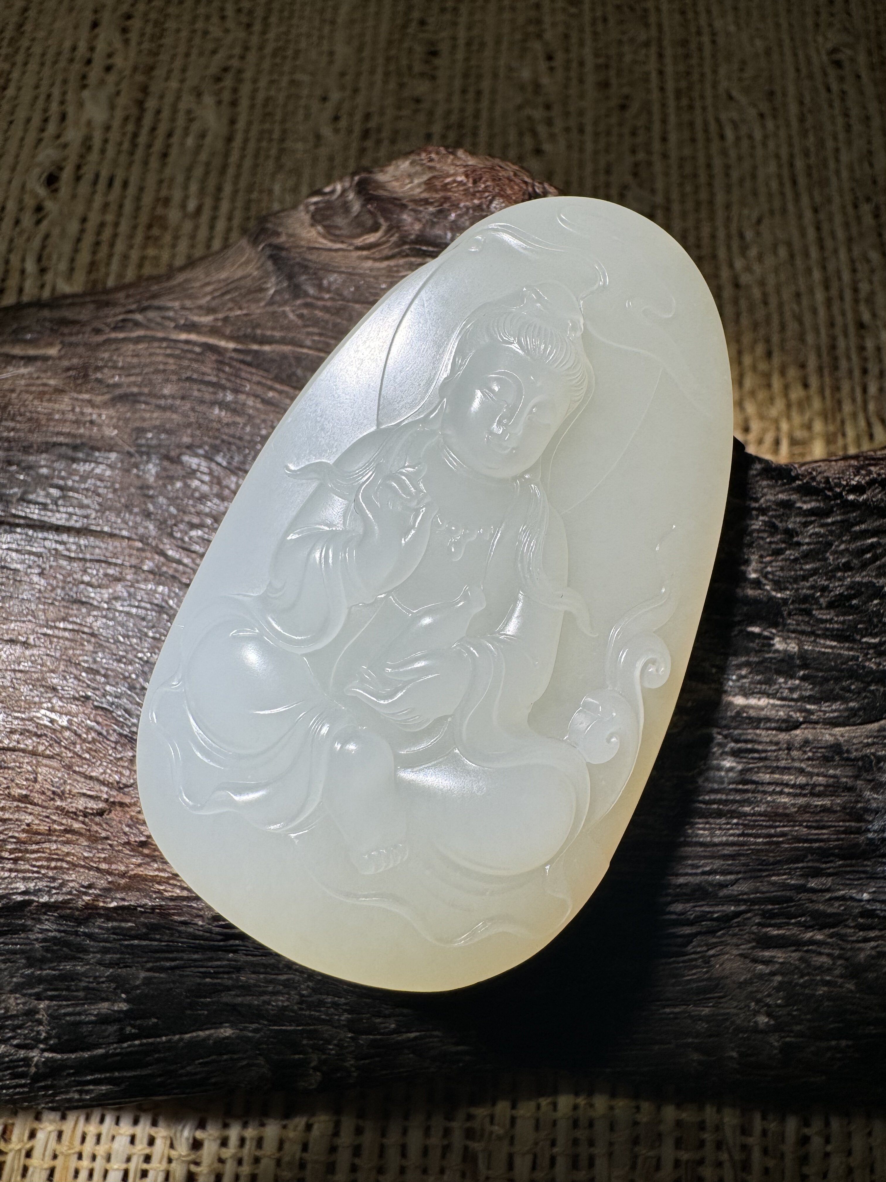 【尚臻玉典】尚峰纯手工雕刻新疆和田玉籽料观音挂件