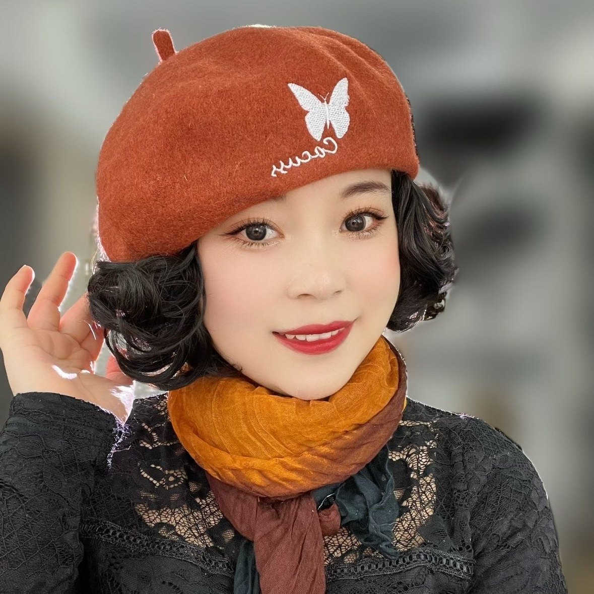 新品时尚帽子假发一体女刺绣蝴蝶贝雷帽仿真短卷发假发自然逼真