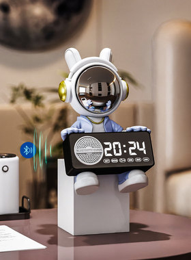 宇航员太空人桌面摆件学生闹钟书靠书桌创意装饰蓝牙音响送人礼品
