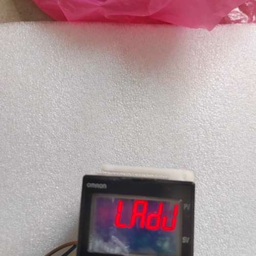 omRon温度继电器E5CN一Q2HBT，100一240V/