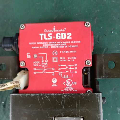拆机美国罗克韦尔：TLS一GD2，安全门开关，左右出线都有。