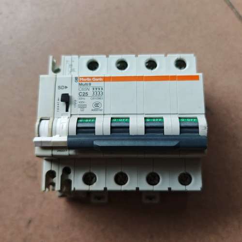 梅兰日兰断路器，型号Multi9 C65N C25，4P低压