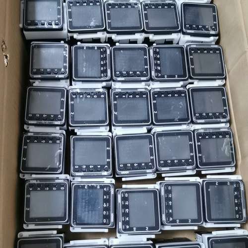 欧姆龙温控表E5CC-QX2DSM-800，带双标，成色