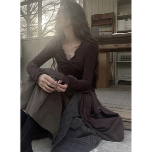 显瘦复古设计感收腰上衣 JMWOMEN 棕色木耳边V领长袖 T恤女春季 修身