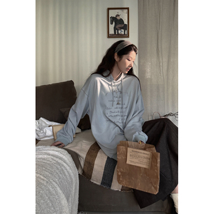 JMWOMEN 字母印花连帽卫衣女2026春秋宽松慵懒清冷感上衣 冰雾蓝