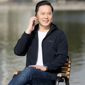90318/ 爸爸装可脱帽子夹克衫中老年男装商务休闲外套男图片