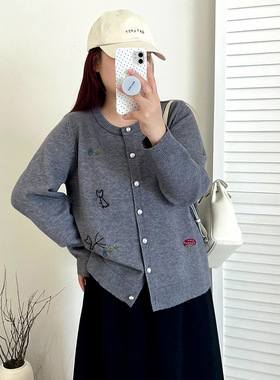 大码女装休闲圆领外套女长袖上衣2025秋冬胖mm刺绣针织开衫23196