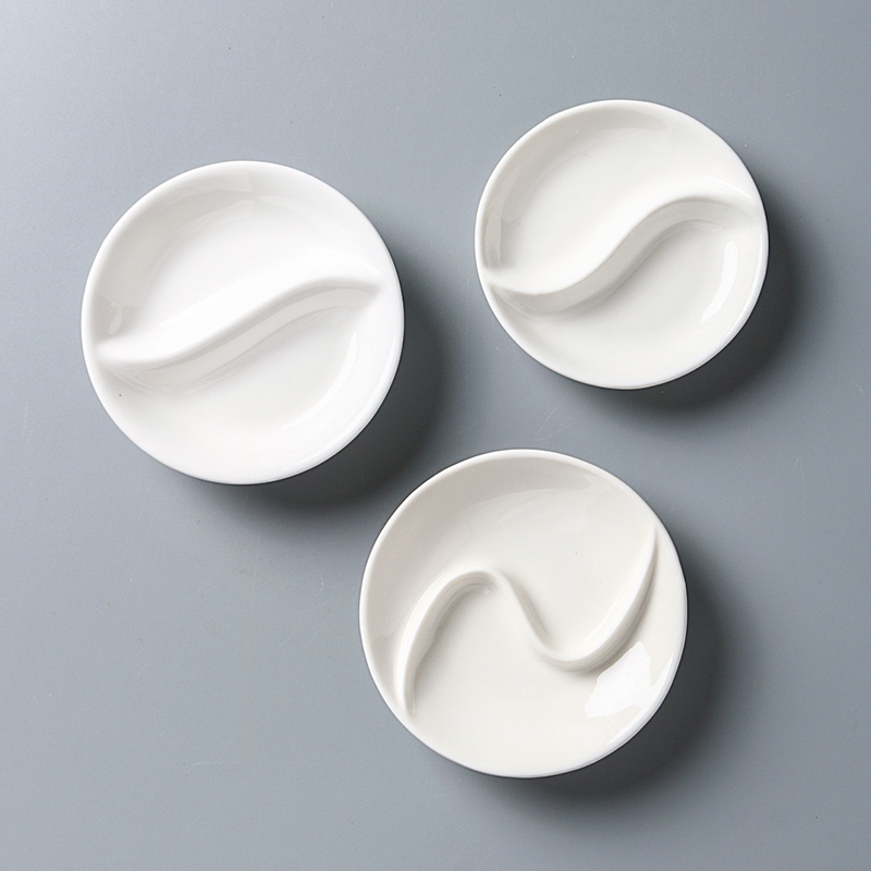 陶瓷双格碟子太极圆形味碟特色纯白餐具蘸料调味双味小碟子餐厅碟