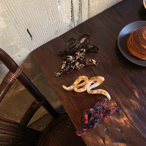 高级感配色波浪抓夹大号发量大