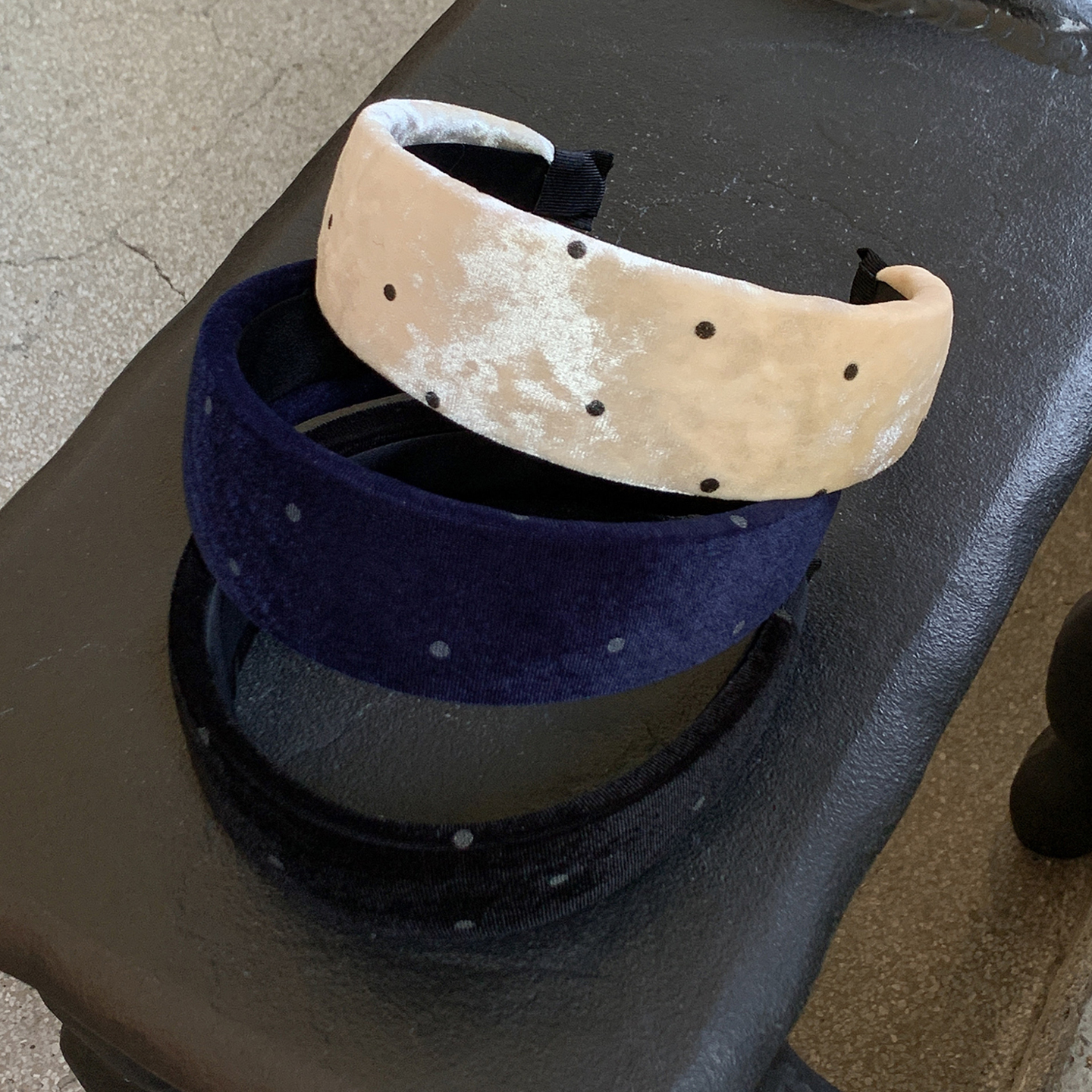 好时髦宽边丝绒波点发箍