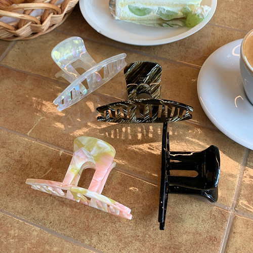 法式小众一字中号抓夹半扎发