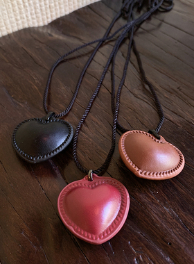 黑色编织绳+皮质立体爱心吊坠项链配饰女款 显气质百搭桃心毛衣链