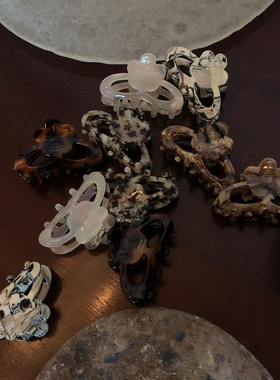 小众花朵半扎发小夹子头饰
