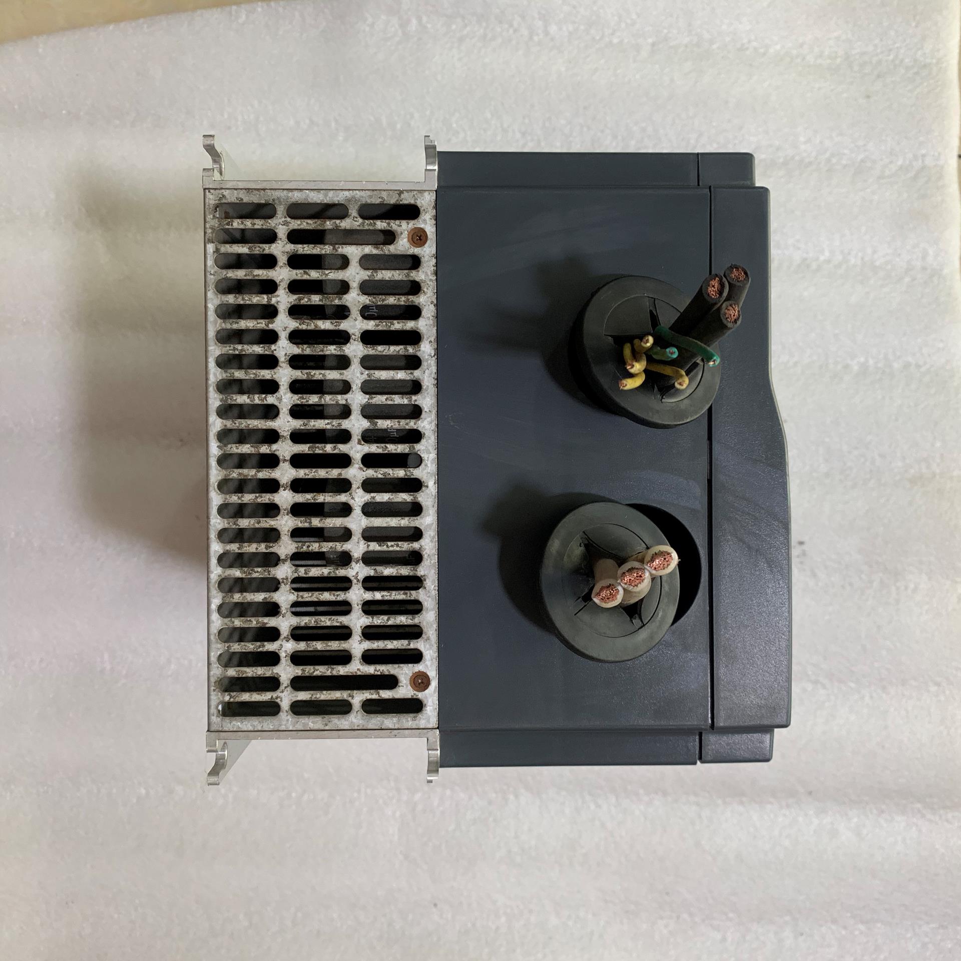 拆机众辰变频器H6400S-15P一台，15KW，成色如图，议价