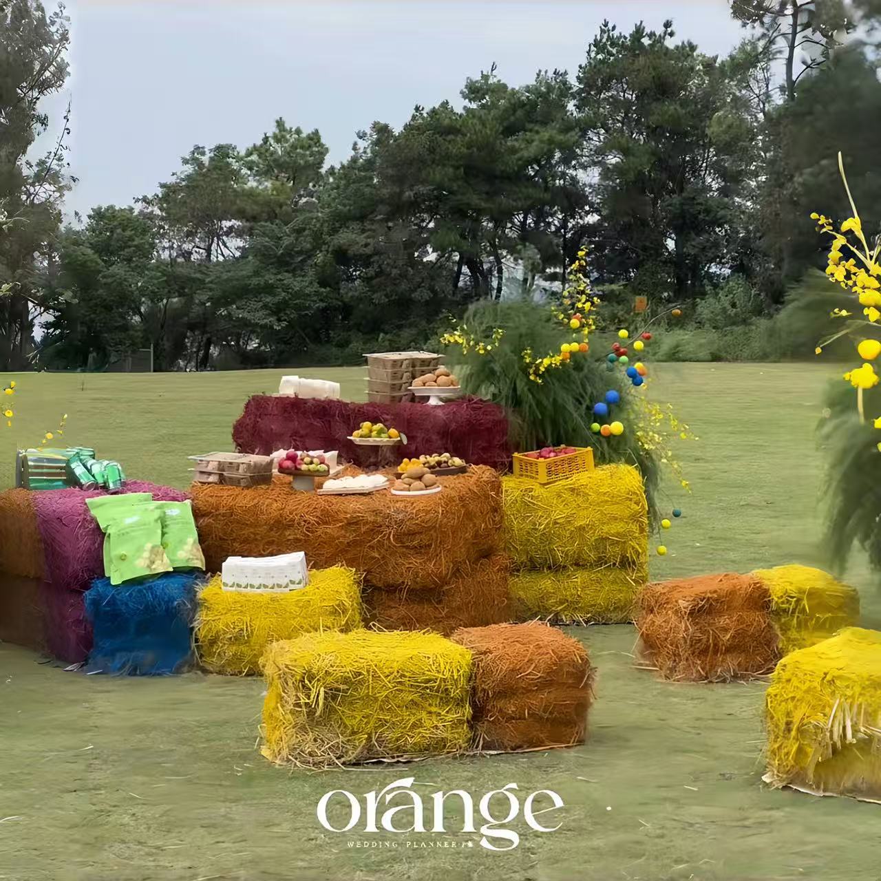 干稻草彩色草垛道具造型