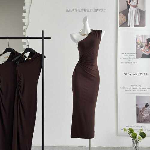 FAY金棕女神法式斜肩镂空修身金属挂脖显瘦长款连衣裙