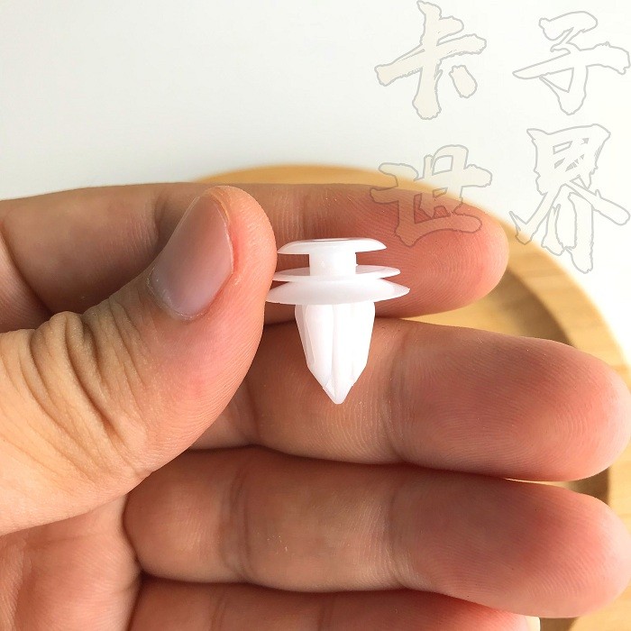 丰田皇冠汉兰达锐志凯美瑞通用型汽车前后车门板后备箱饰板卡扣子