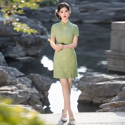 绿色绝美新中式薄款日常可穿旗袍女2026款年轻日常小个子短款夏季
