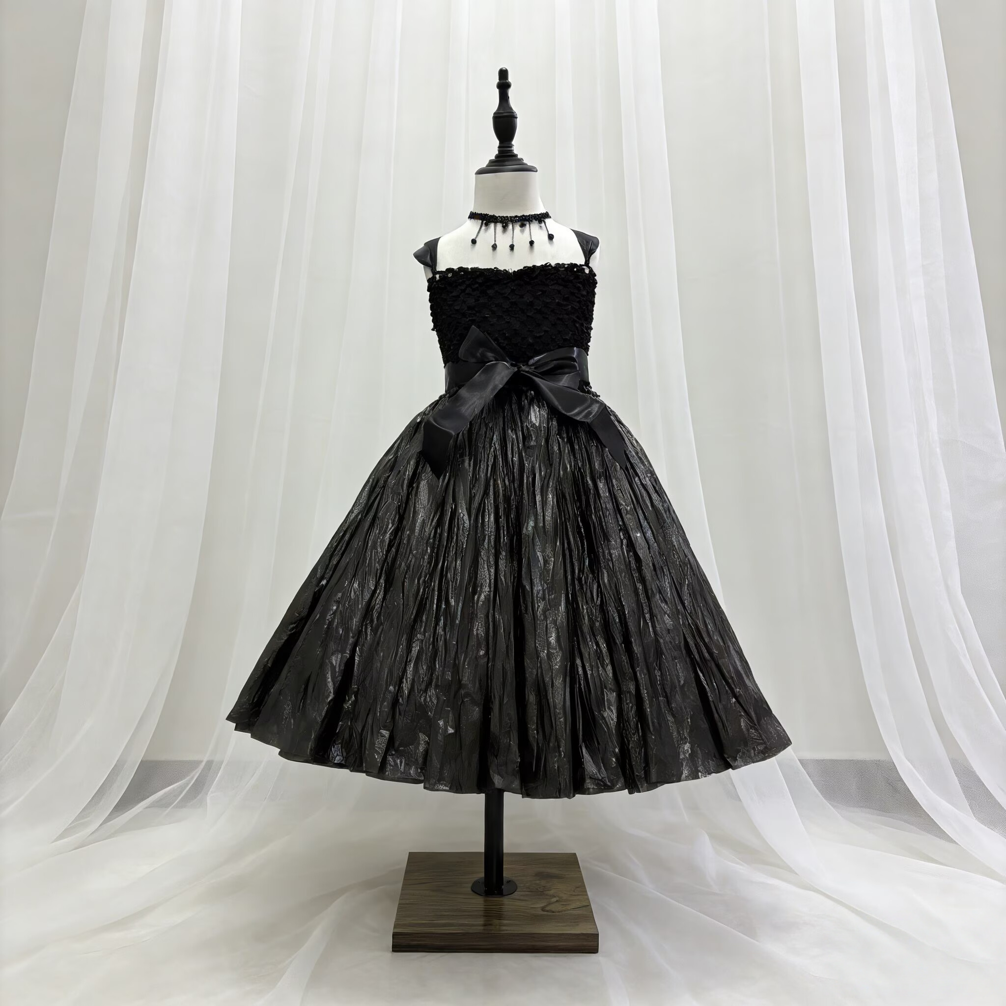 女孩黑色塑料袋环保衣服diy创意模特时装秀走秀幼儿园亲子表演服