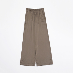 奶油咖腰部弹力设计触感丝滑缎光清咖重磅面料垂坠感灵动直筒裤