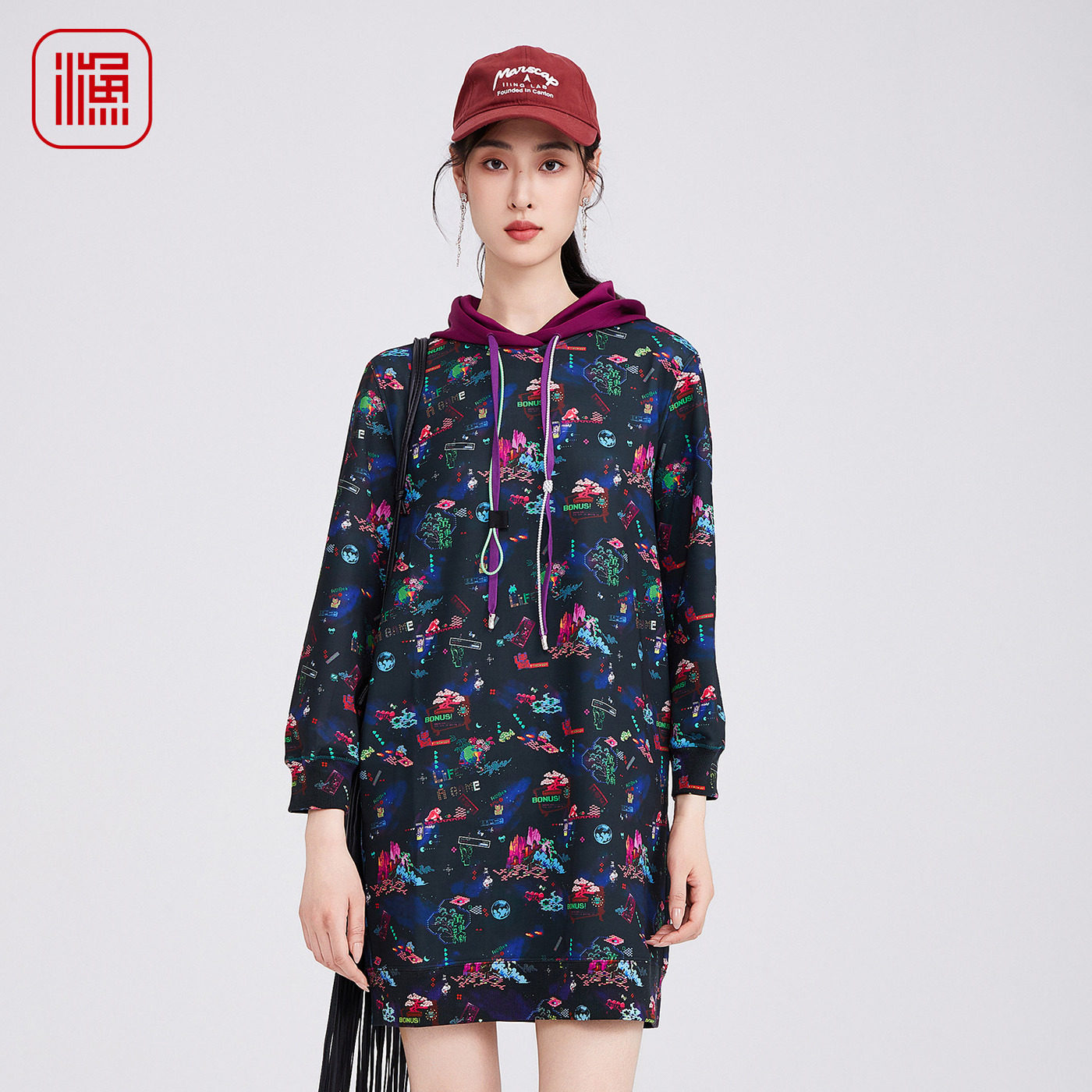 渔牌秋装新款女2025年新款卫衣料撞色连帽拼接碎花套头休闲连衣裙