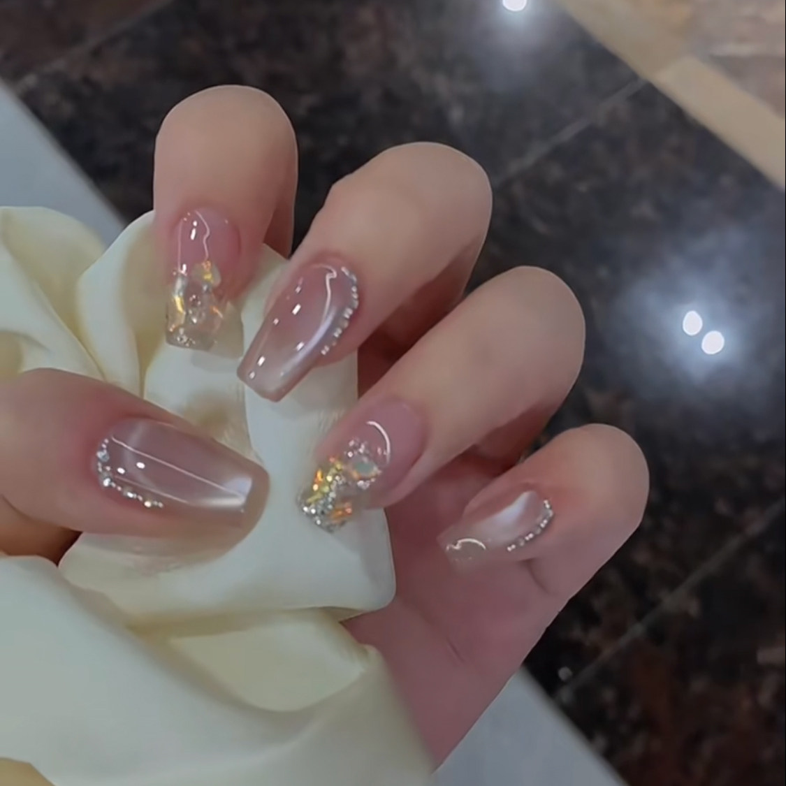 冰透粉猫眼美甲显白穿戴甲纯手工