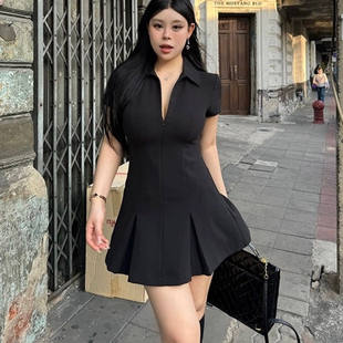 赫本风连衣裙大码女装夏季辣妹气质小黑裙遮肚显瘦短裙子300斤潮