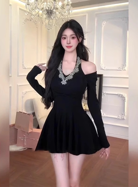重工大码女装镶钻挂脖v领长袖连衣裙秋季高级感短裙收腰a字裙300