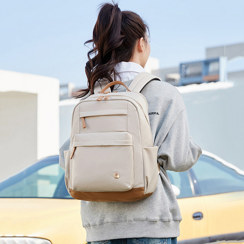 韩版休闲女双肩包简约轻便大容量旅行包大学生书包通勤电脑背包潮
