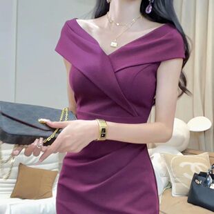 一字肩深紫连衣裙裙子褶皱收腰包臀剪裁中长款 优雅名媛百搭连衣裙