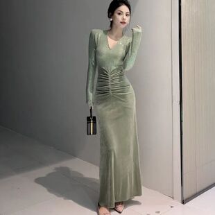 高级感豆绿色丝绒连衣裙女V领长袖 包臀长裙礼服裙 亮片抽褶修身
