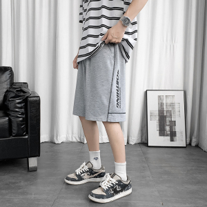 短裤男士夏季新款宽松直筒五分中裤子港风潮牌运动休闲,黑色的牛仔裤怎么搭配男生夏天图片