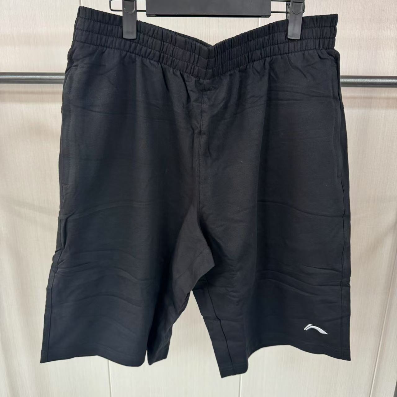 《购买前看详情B品》李宁男短裤简约百搭黑色纯色运动裤AKSN695