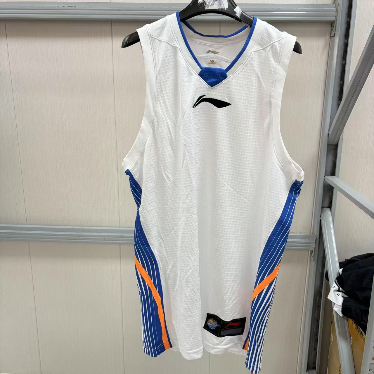 《购买前看详情B品》李宁男子CBA运动上衣宽松速干篮球服AAYK523