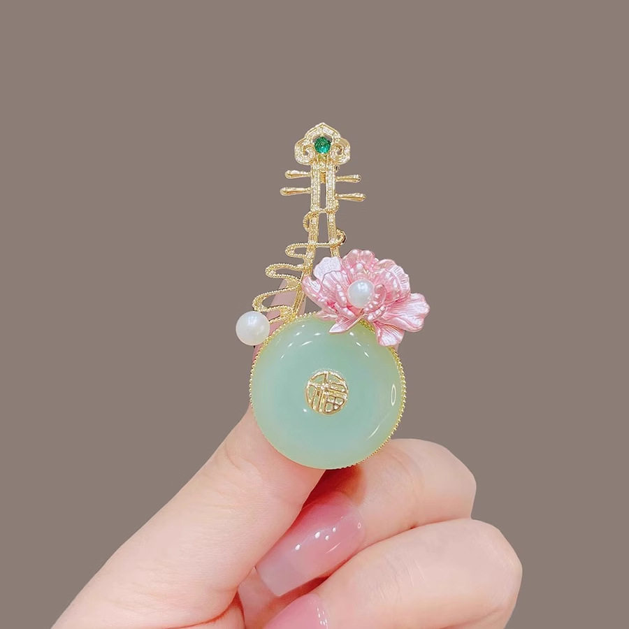 新款琵琶胸针女胸花别针配饰气质高档西装防走光固定扣衬衫衣服