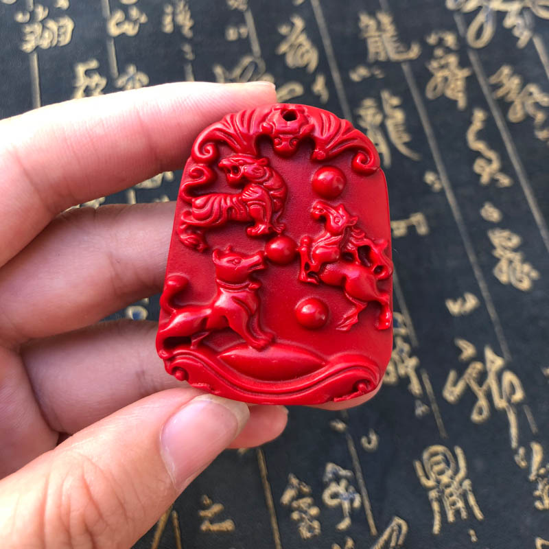 台湾原色中国红虎马狗证书吊坠