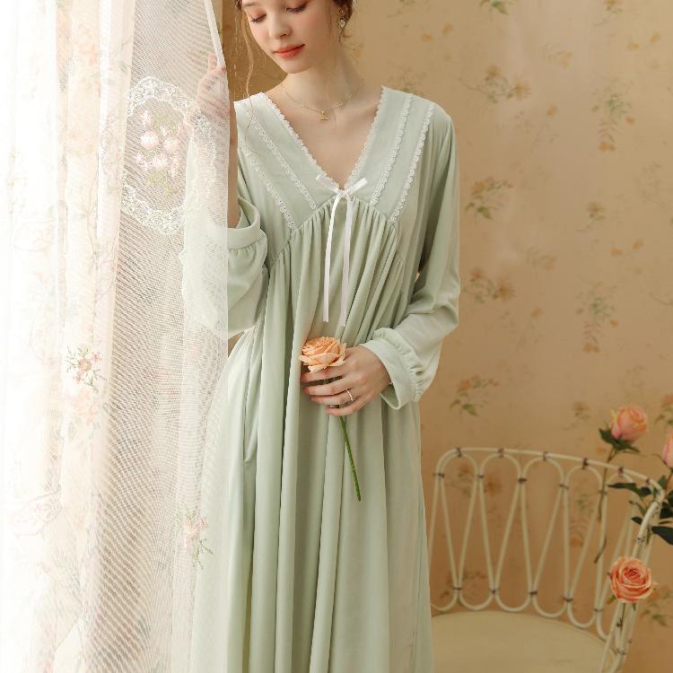 金丝绒睡裙复古宫廷风