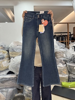 85918欧货2025秋冬新款时尚高腰显瘦四面弹微喇牛仔裤女喇叭裤潮