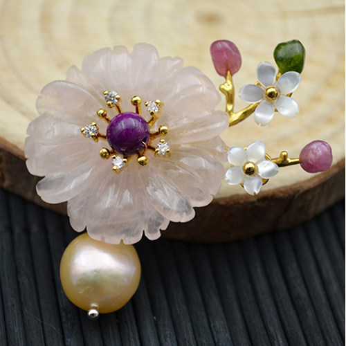 设计师手工粉晶舒俱来天然珍珠胸针女胸花韩国别针配饰复古吊坠