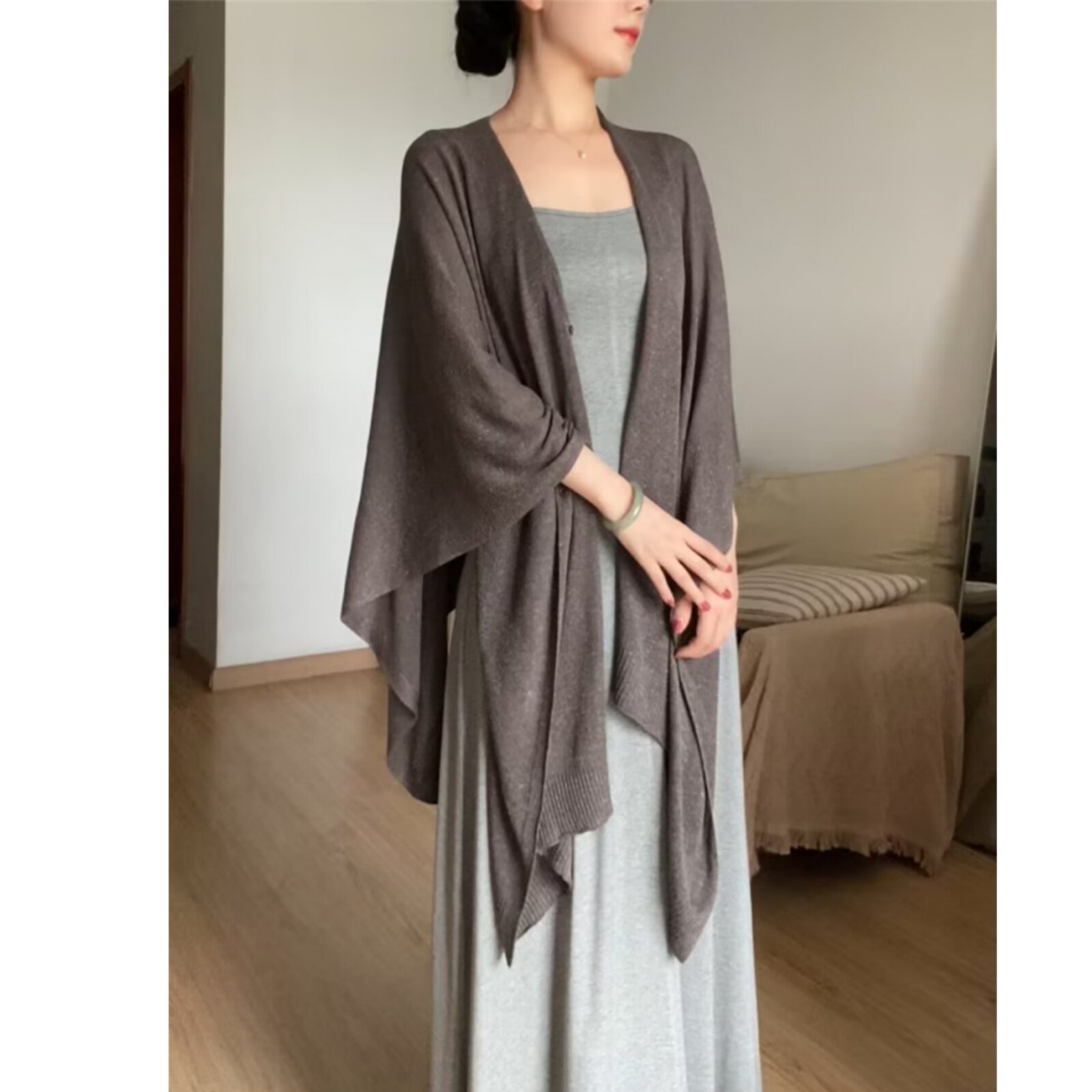 老钱风针织开衫女秋新款外披长袖宽松法式气质简约高级感披肩外套