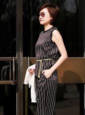 white collar黑底白细条弹力真丝圆领无袖拼黑边背心TS05A001