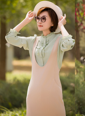 white collar浅米高弹双肩带无扣背带连衣裙QIANMGT0FA302