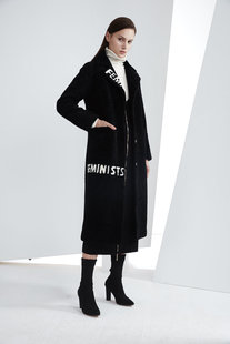white collar冬季黑色西服领拼白色字母皮毛一体大衣PYKN17-902PM
