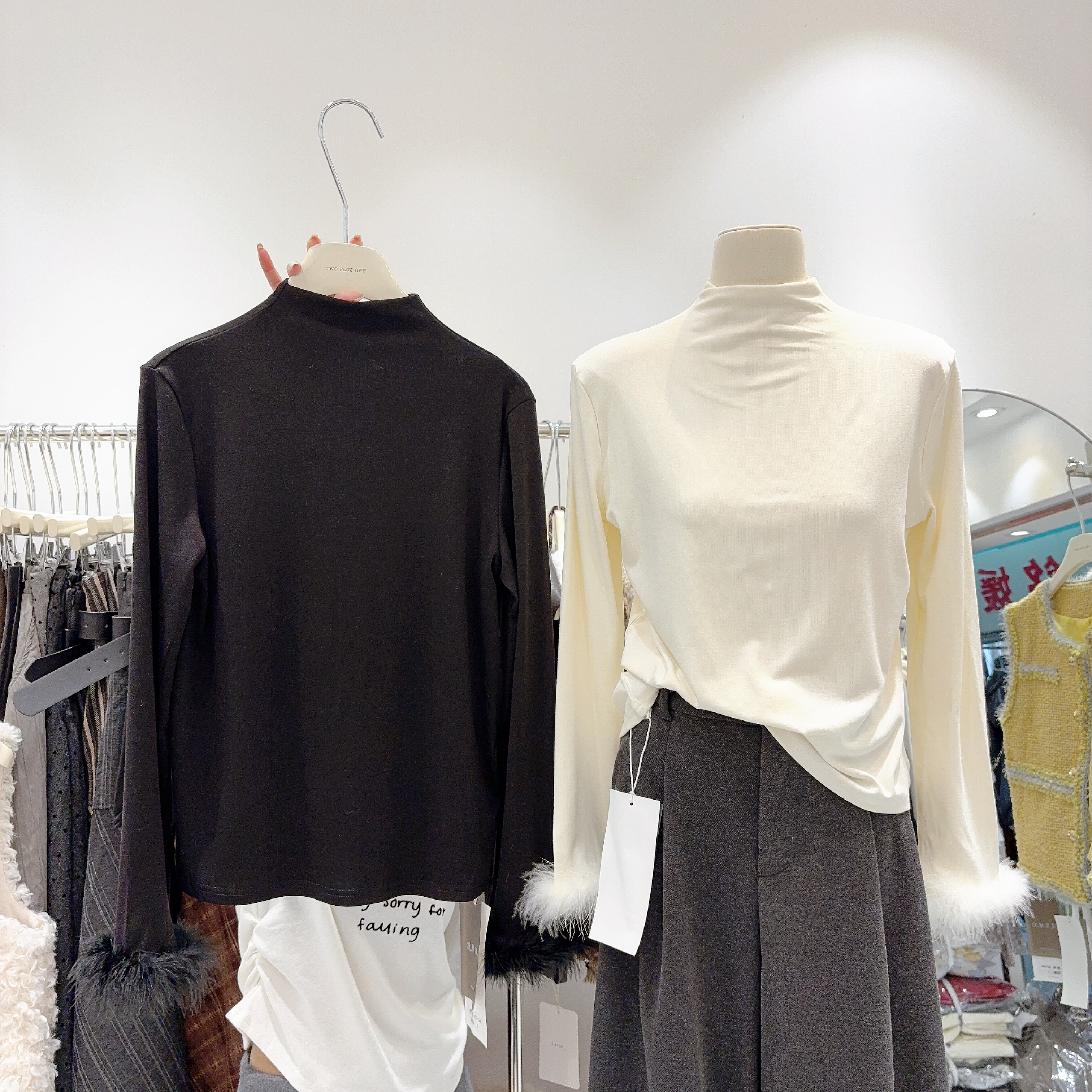 新中式半高领光板鸵鸟毛毛袖打底衫叠穿冬季时尚上衣大弹力T恤女